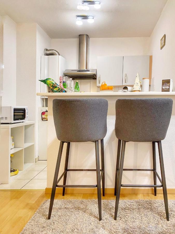 Centre Ville Au Calme , Parking Prive Interieur Car Et Bike サヴェルヌ エクステリア 写真